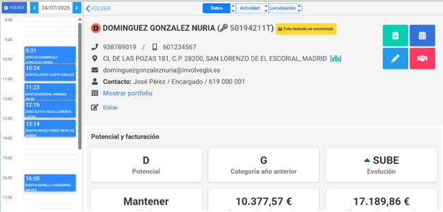 interfaz de software de gestión de clientes (CRM) o similar, que detalla la información de contacto, la ubicación y el potencial de facturación de una clienta llamada Nuria Domínguez González